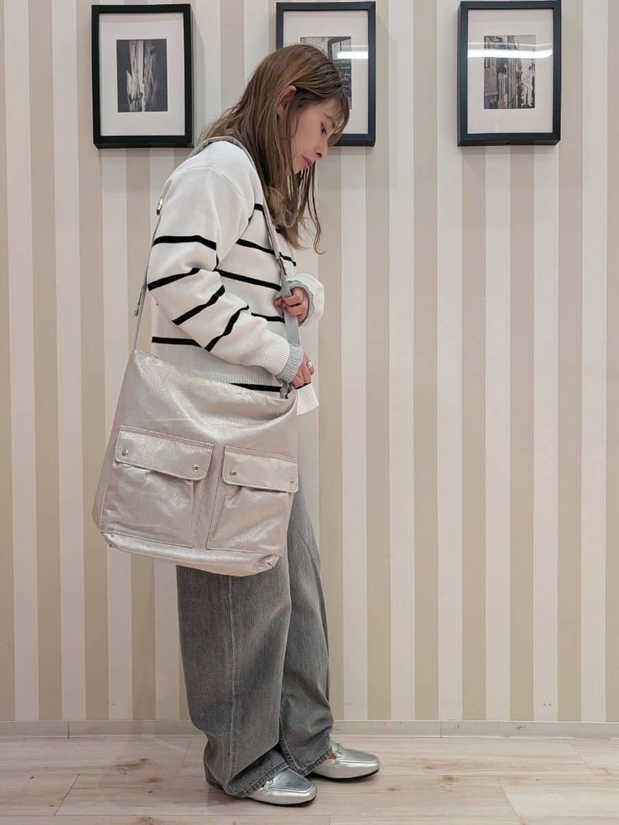 otaさんの「SHOO･LA･RUE｜【SHOO・LA・RUE DENIM/高レビュー】ゆるっと決まる こなれカーブデニムパンツ」を使ったコーディネート
