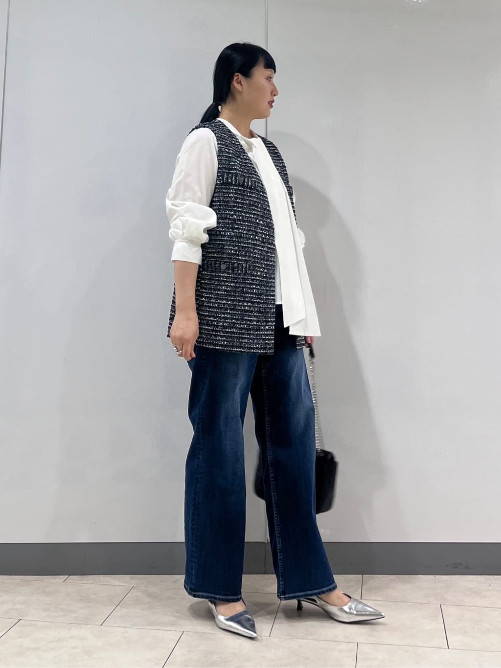 hasuさんの「INDIVI｜【2点セット／洗える】ツイードジレ＆ボウタイブラウス」を使ったコーディネート