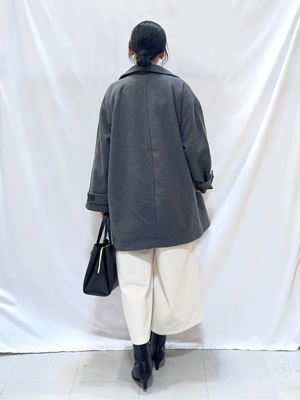 𝐇𝐢𝐫𝐨𝐦𝐢さんの「SHOO･LA･RUE｜【洗濯機可/セットアップ可】さりげないラメ使いで差をつける クルーネックニット」を使ったコーディネート