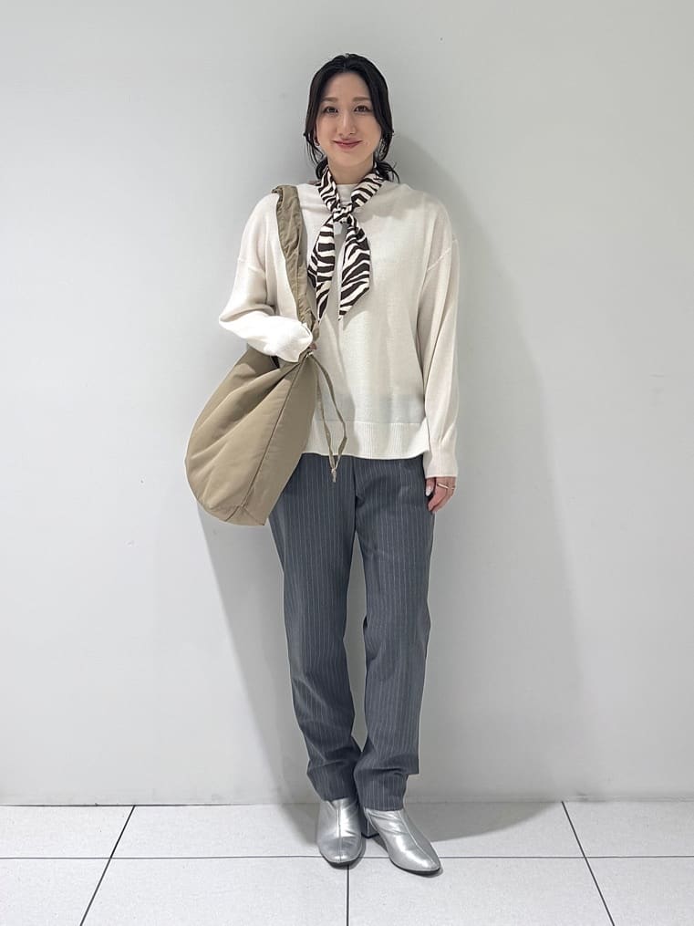 そんさんの「INDIVI｜【洗える／カシミヤ混】ボトルネック ドルマンスリーブニット」を使ったコーディネート