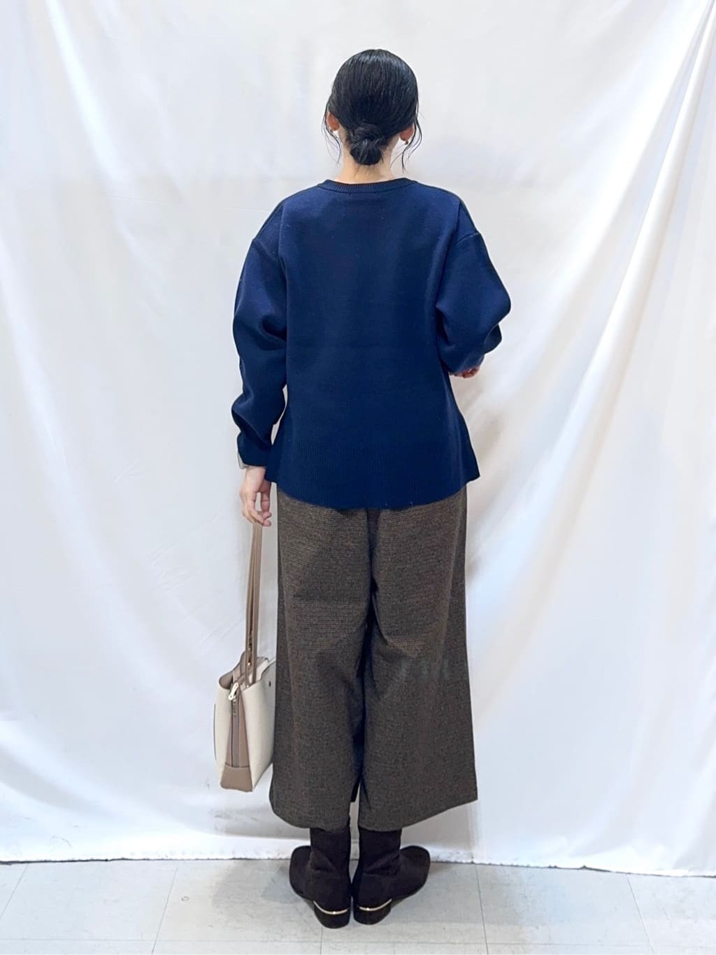 𝐇𝐢𝐫𝐨𝐦𝐢さんの「SHOO･LA･RUE｜【高レビュー】ウエストゴムで穿きやすい　ガウチョパンツ」を使ったコーディネート