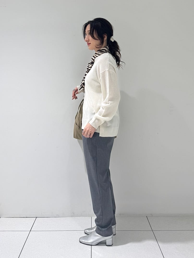 そんさんの「INDIVI｜【洗える／カシミヤ混】ボトルネック ドルマンスリーブニット」を使ったコーディネート
