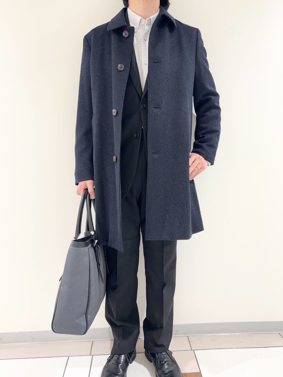 及川さんの「TAKEO KIKUCHI｜カシミヤブレンド ビーバー調ステンカラーコート」を使ったコーディネート