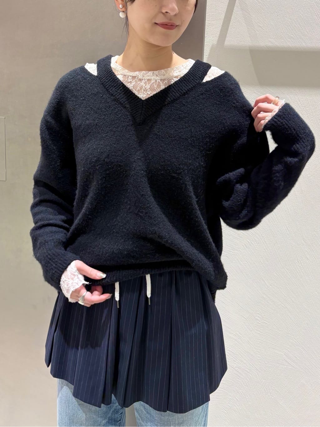 iwamiさんの「CODE A｜M cloudy over V pullover」を使ったコーディネート