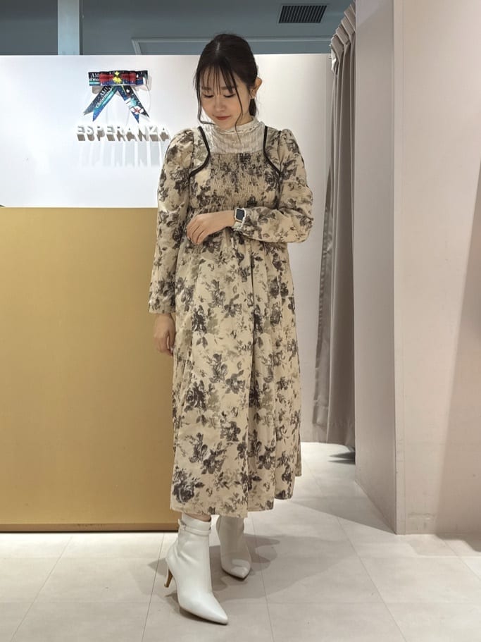 neinaさんの「ESPERANZA｜ジュエルヒールショートブーツ」を使ったコーディネート