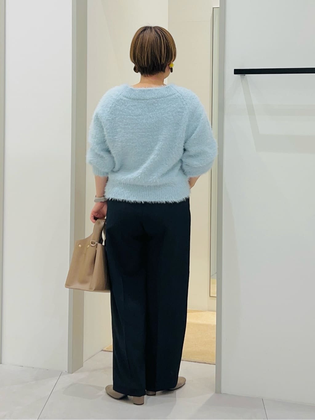 タナさんの「THE SHOP TK｜着るたびときめく ふんわりフェザーシャギーニット」を使ったコーディネート