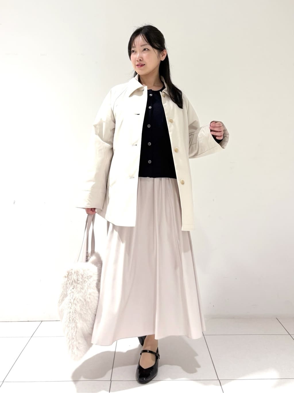 momokoさんの「INDIVI｜【ミニブークレ素材】ジャケットライクカーディガン」を使ったコーディネート