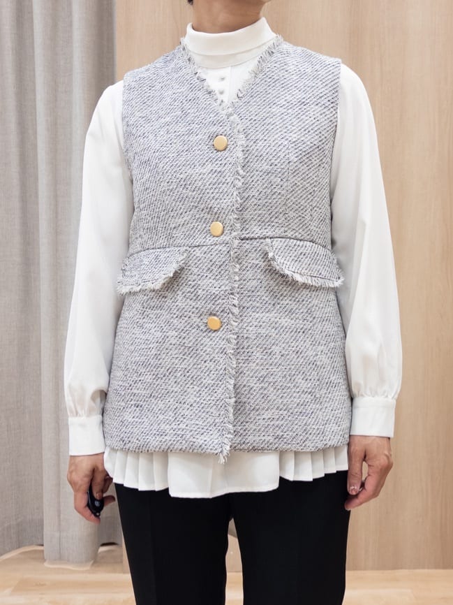 シュウコさんの「grove｜【マシンウォッシュ/防シワ/UVカット】裾プリーツ取り外しボウタイブラウス」を使ったコーディネート