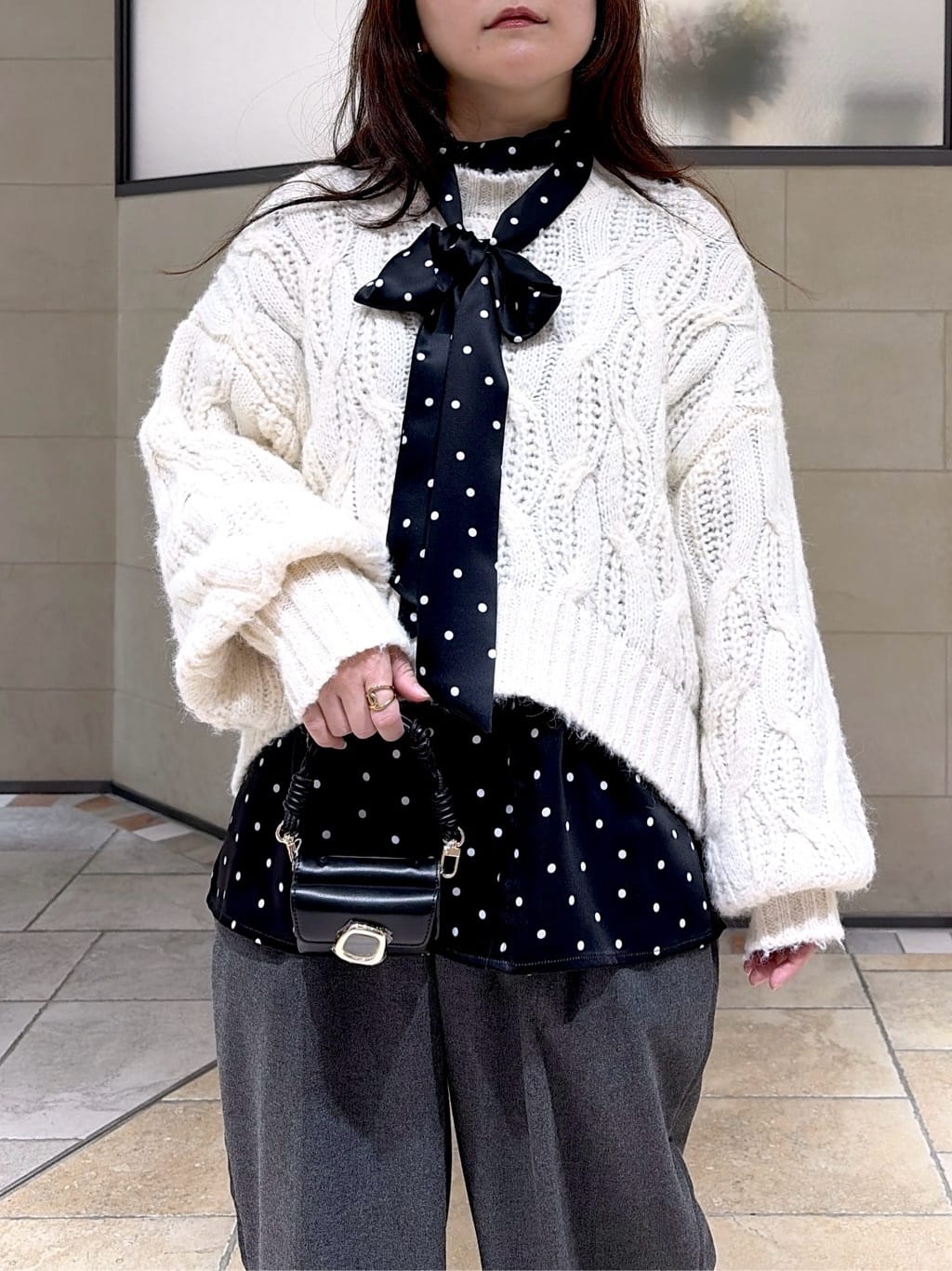 よねさんの「INDIVI｜【オケージョン/セレモニー】サテンドットボウタイブラウス」を使ったコーディネート