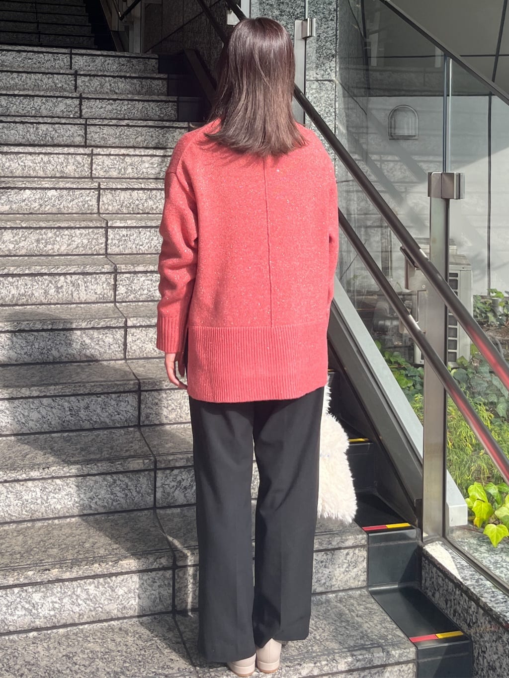 HANNAさんの「OPAQUE.CLIP｜ラム風フェイクファーハンドバッグ」を使ったコーディネート