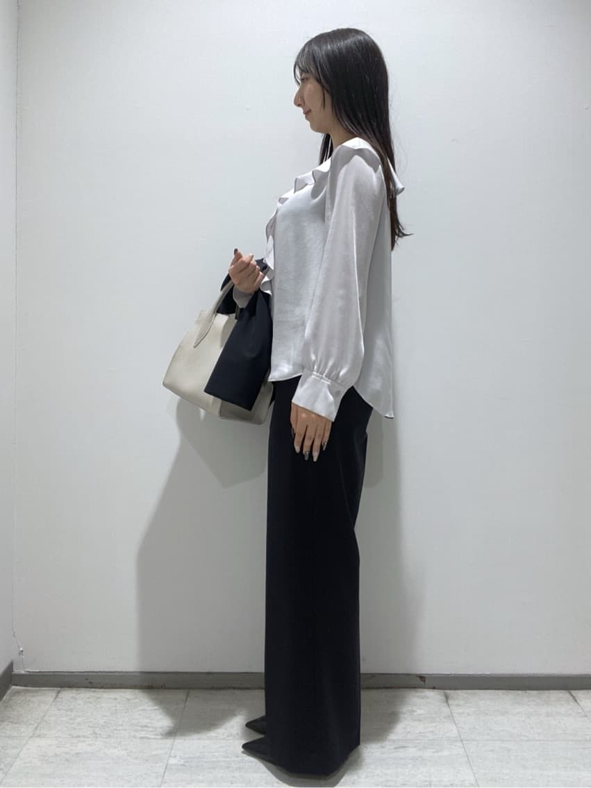 meiさんの「INDIVI｜【ウール混／スーツ】ストレートパンツ」を使ったコーディネート