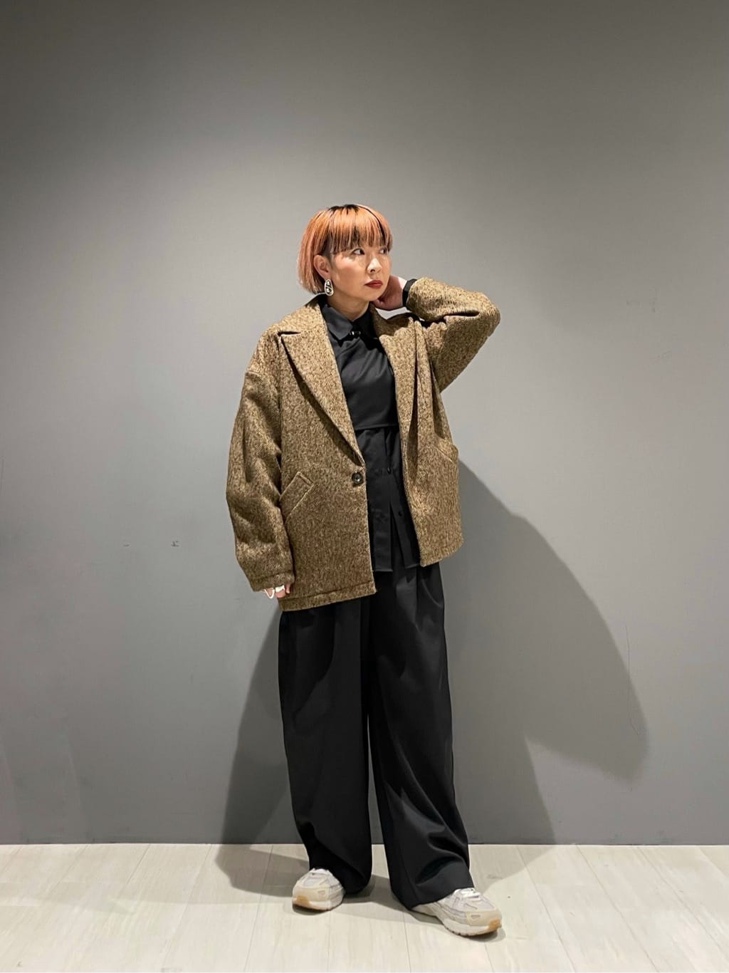 KOUさんの「INDIVI｜シャインテーパードサロペット」を使ったコーディネート