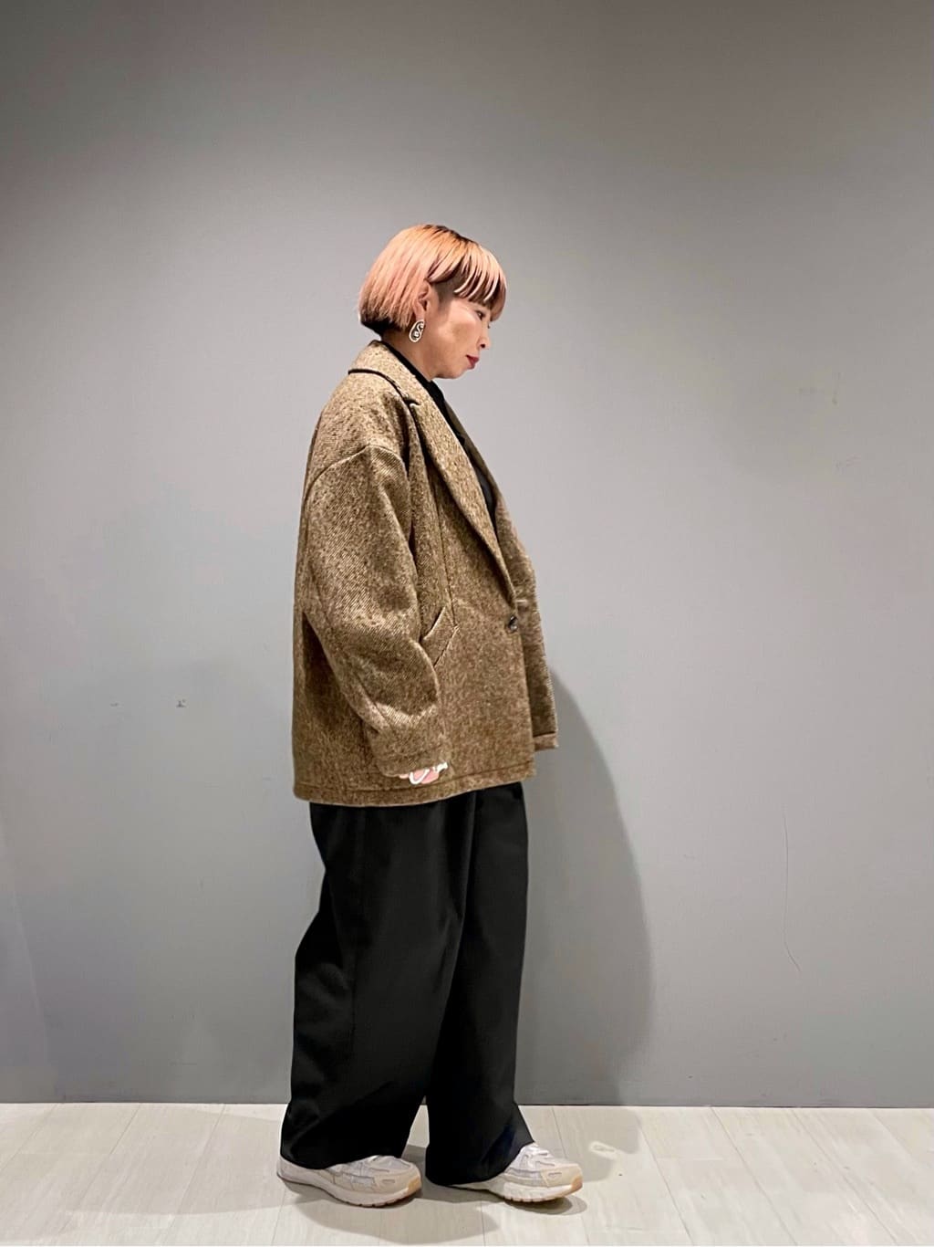 KOUさんの「INDIVI｜シャインテーパードサロペット」を使ったコーディネート