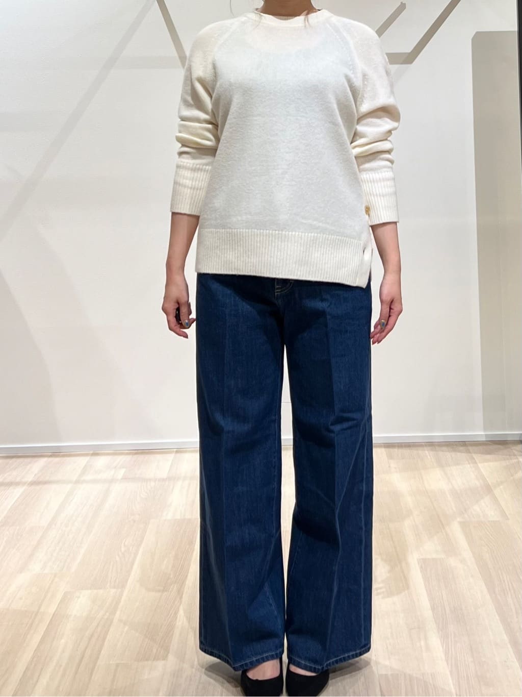 TOMOMIさんの「UNTITLED｜【重ね着もおすすめ/洗える】ウールカシミヤ クルーネックニット」を使ったコーディネート