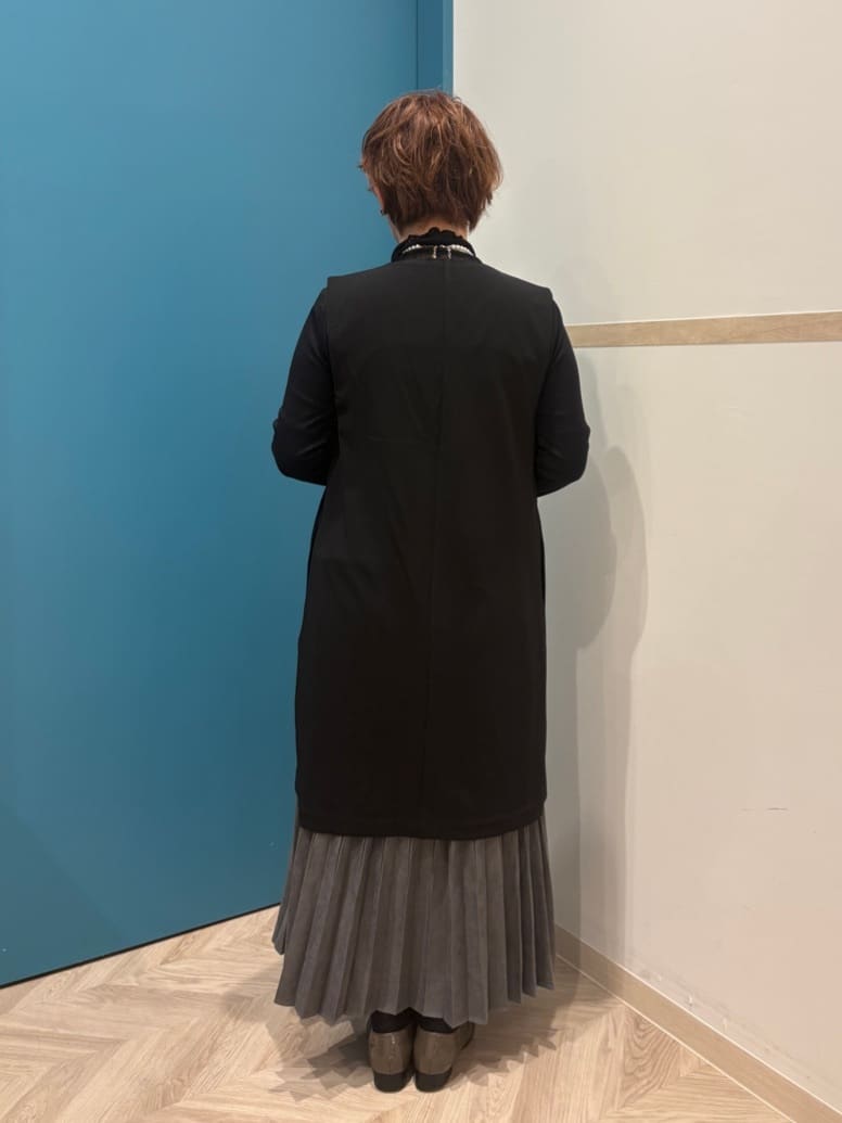 mamoさんの「SHOO･LA･RUE｜【洗濯機可/セットアップ可/S-3L】きちんと楽に。カットジョーゼット ロングジレ」を使ったコーディネート