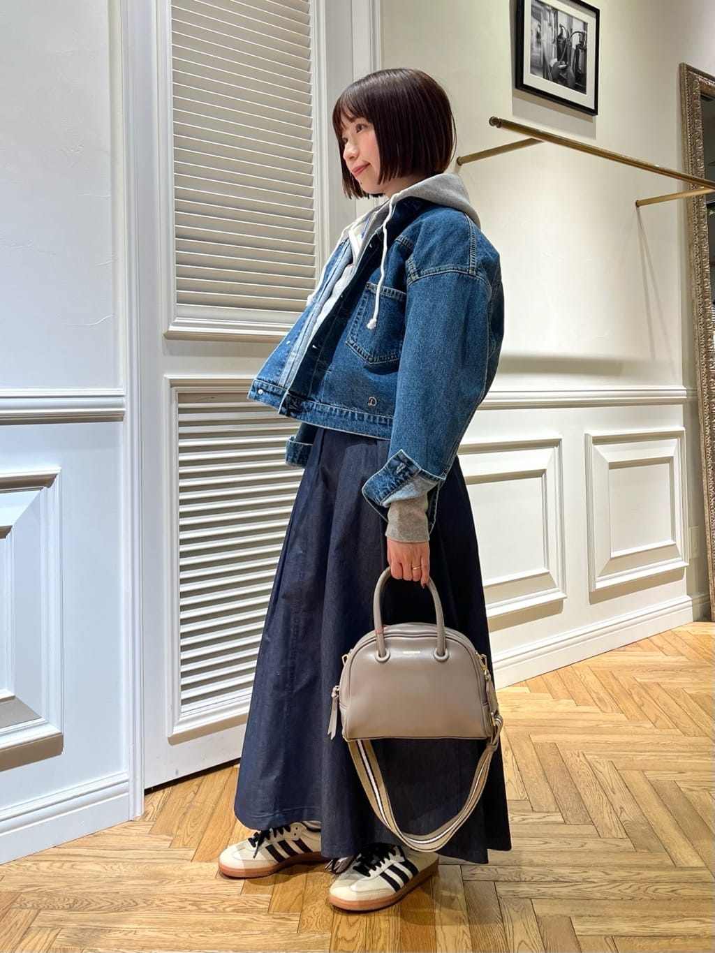 つじ まこさんの「DRESSTERIOR｜デキシー吊裏毛ジップアップパーカ」を使ったコーディネート