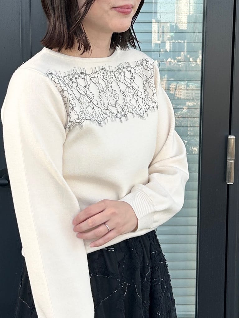 shinoさんの「Couture brooch｜【ハレの日・通勤】ラメ刺繍ブークレチュールスカート」を使ったコーディネート