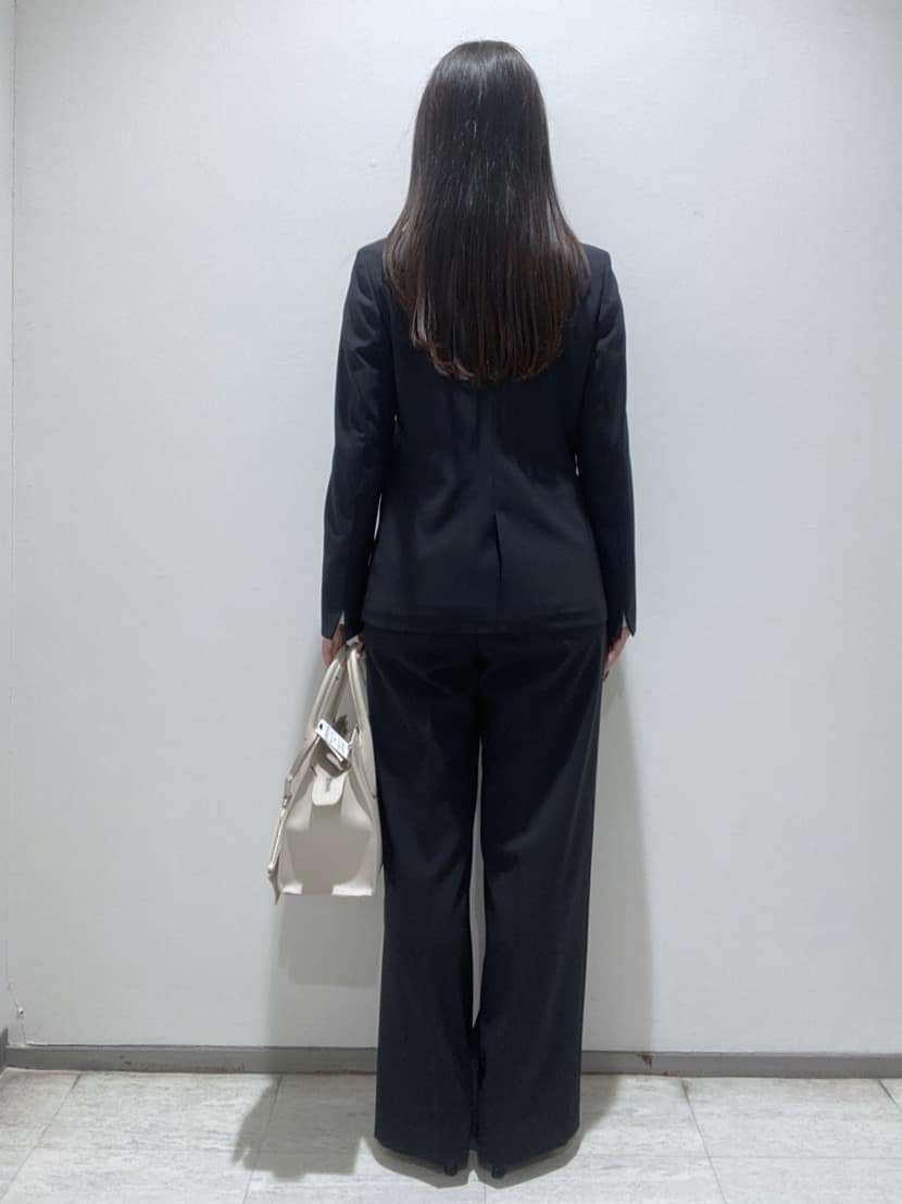 meiさんの「INDIVI｜【ウール混／スーツ】ストレートパンツ」を使ったコーディネート
