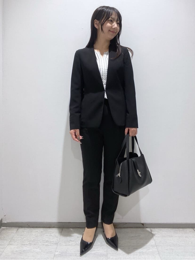 meiさんの「INDIVI｜【ウール混／スーツ】ストレートパンツ」を使ったコーディネート
