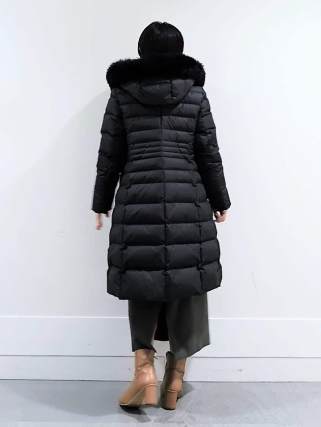 ミズタさんの「UNTITLED｜【はっ水機能/フード取り外し可/防寒】ロングダウンコート」を使ったコーディネート
