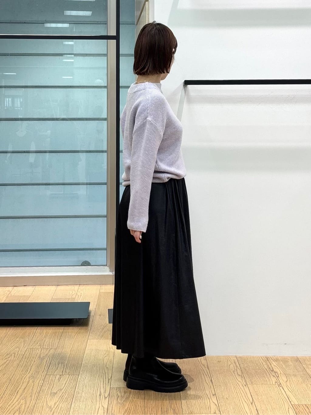 asamiさんの「INDIVI｜レザー調ギャザースカート」を使ったコーディネート