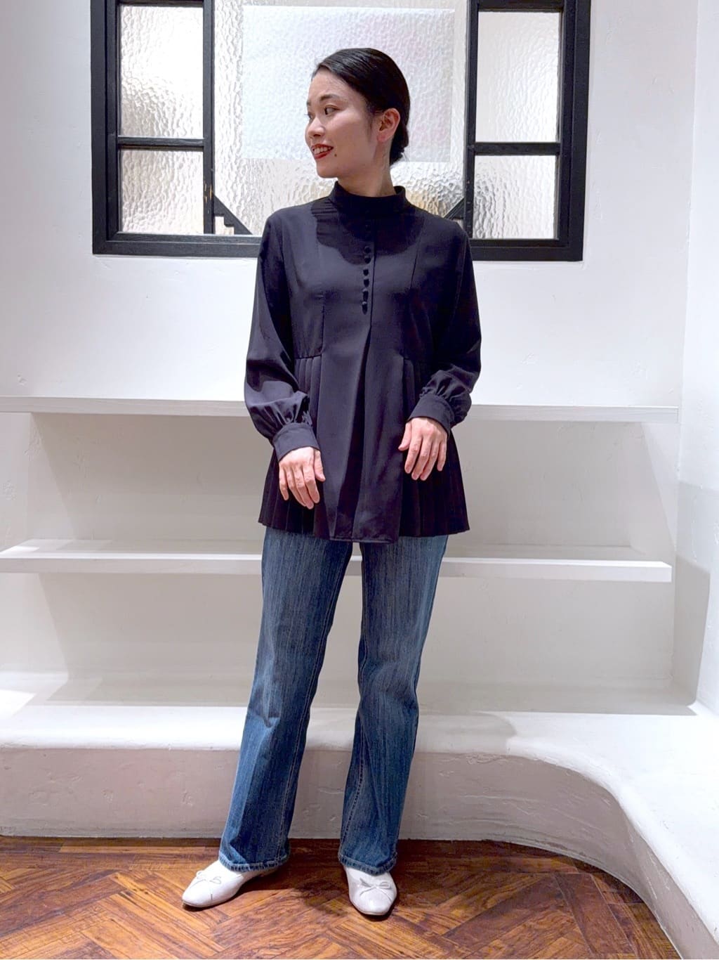 あんりさんの「grove｜【マシンウォッシュ/防シワ/UVカット】裾プリーツ取り外しボウタイブラウス」を使ったコーディネート