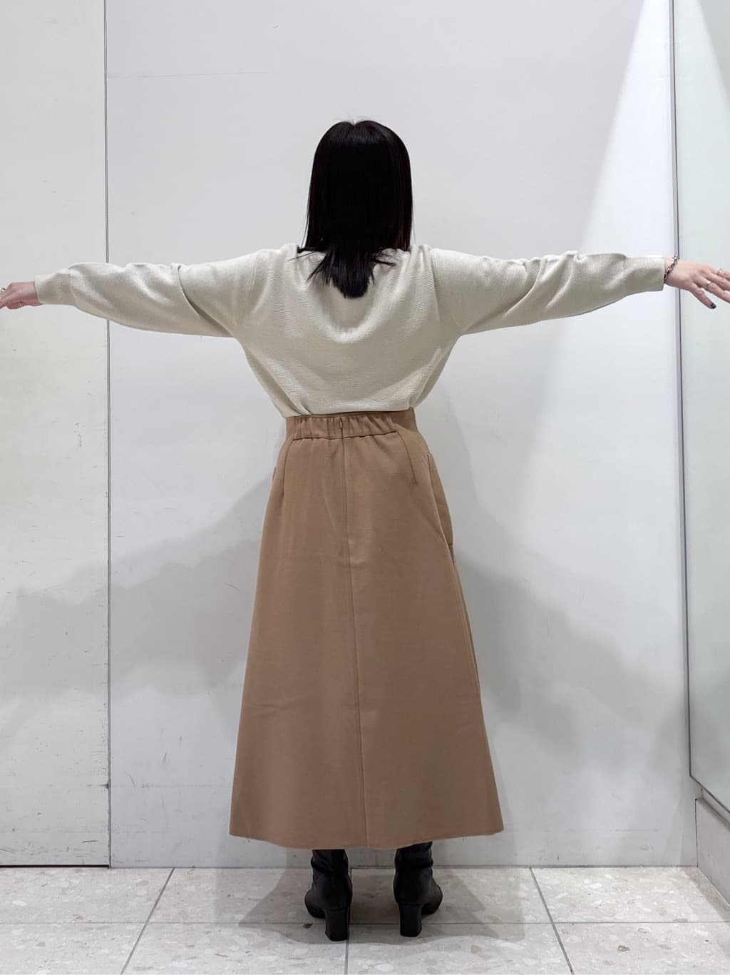 mameさんの「OPAQUE.CLIP｜ラメガーターボートネックニット【洗濯機OK】」を使ったコーディネート