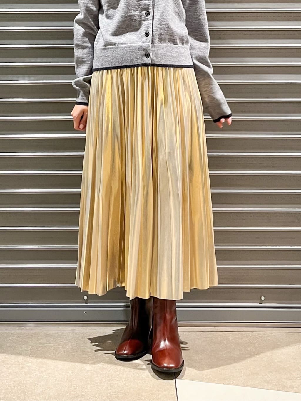 じゅんさんの「DRESSTERIOR｜◆【洗える/ストレッチ性/オンオフ】箔プリントプリーツスカート」を使ったコーディネート