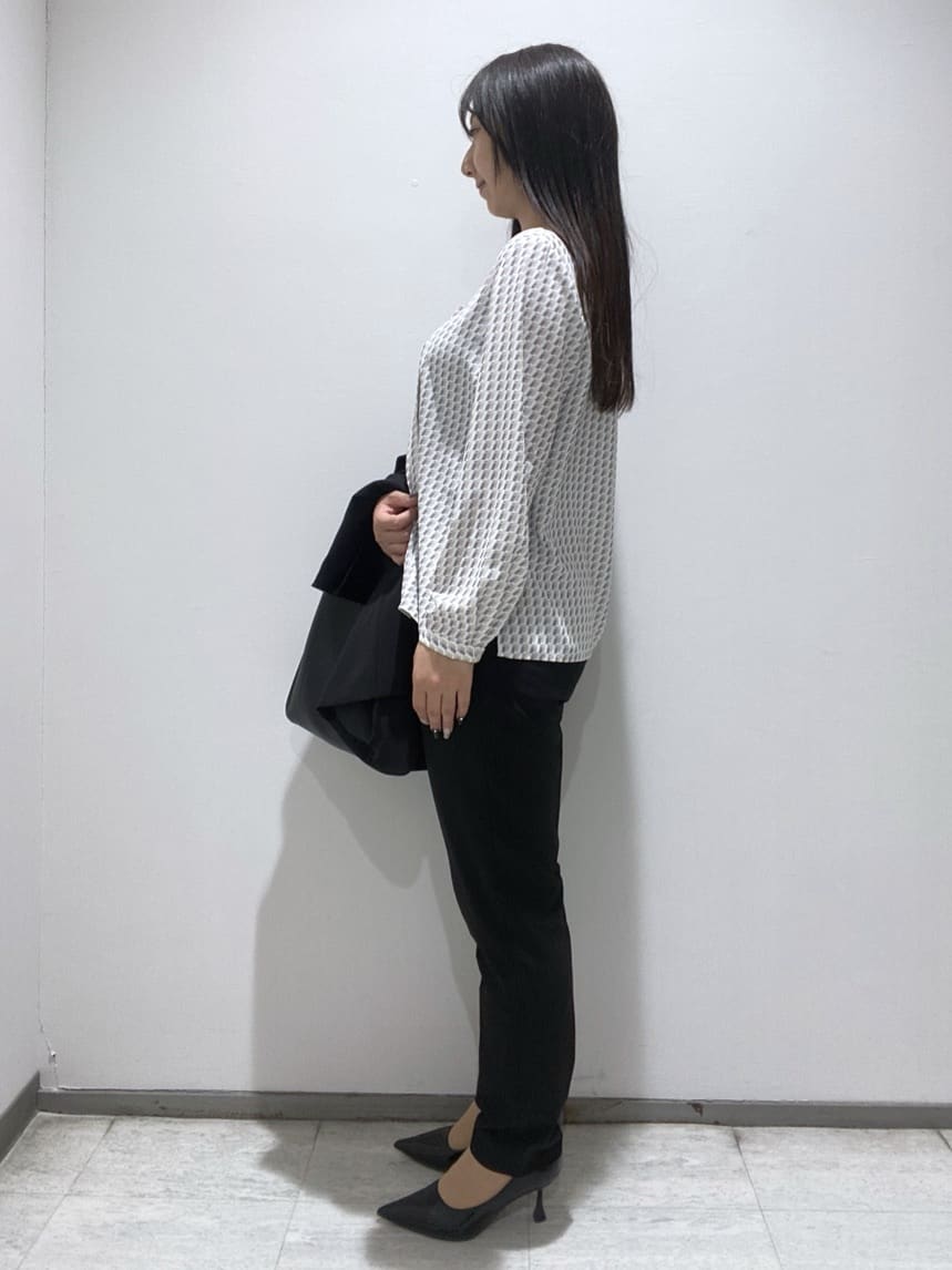 meiさんの「INDIVI｜【ウール混／スーツ】ストレートパンツ」を使ったコーディネート