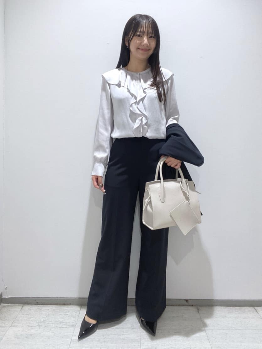 meiさんの「INDIVI｜【ウール混／スーツ】ストレートパンツ」を使ったコーディネート