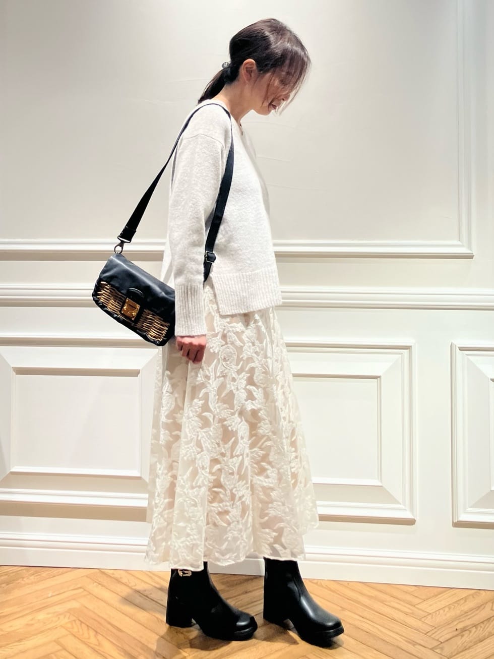 TSUKUIさんの「DRESSTERIOR｜アルパカブレンドVネックニット」を使ったコーディネート