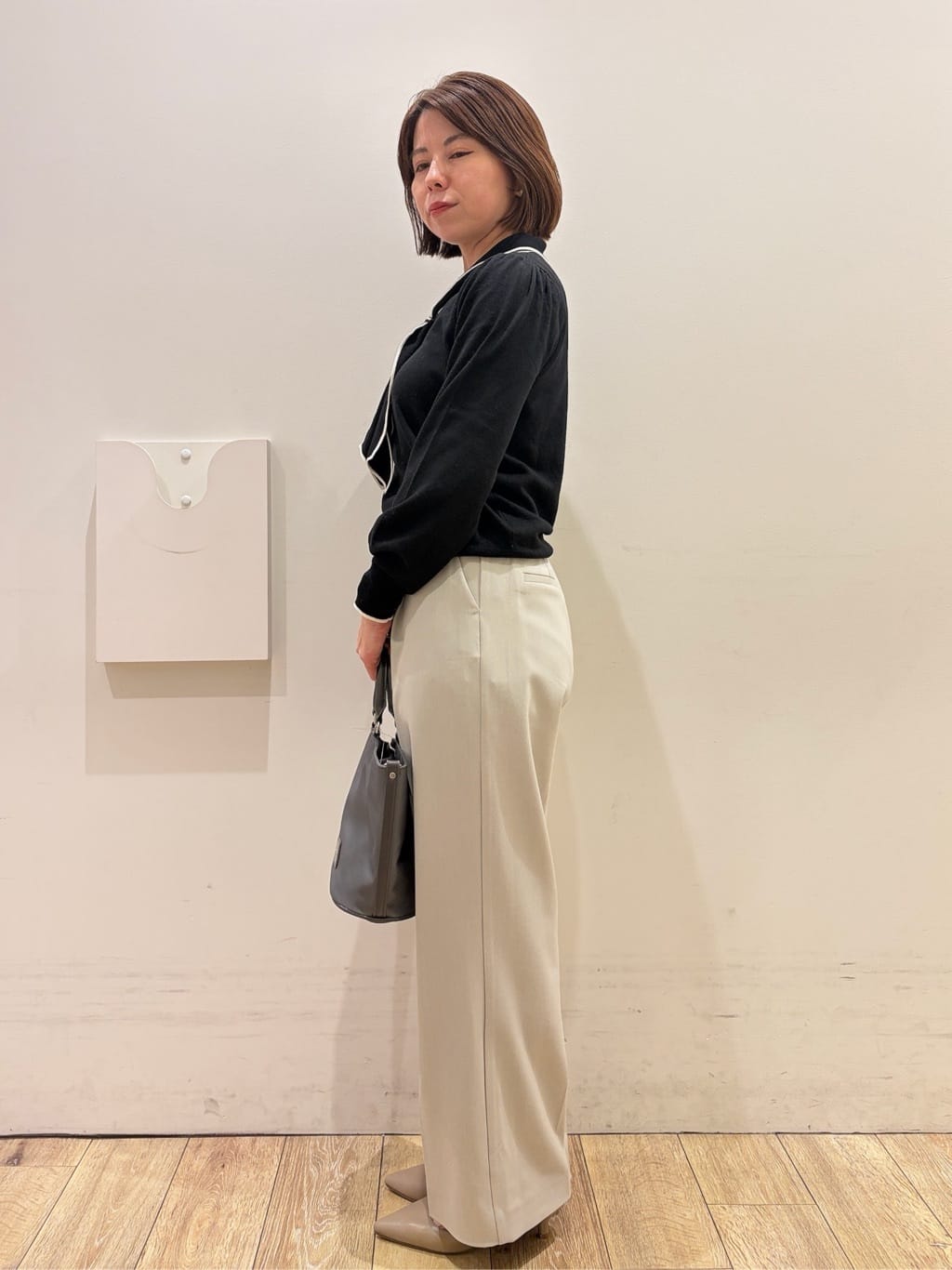 YUKOさんの「index｜ゴールドパーツ付きボウタイニット【洗濯機OK】《10col／XS～LL》」を使ったコーディネート