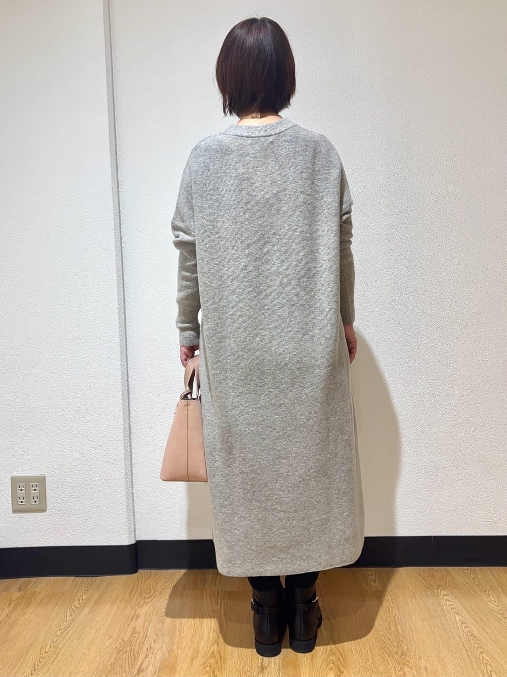 MIKIKOさんの「UNTITLED｜【ロング丈/ゆったりシルエット】テントライン ニットワンピース」を使ったコーディネート