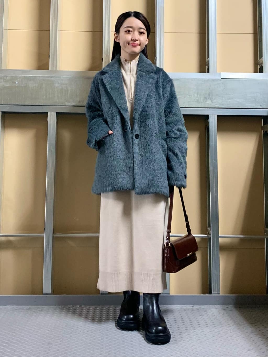sahoさんの「THE SHOP TK｜纏うだけで大人上品 シャギーチェスターハーフコート」を使ったコーディネート
