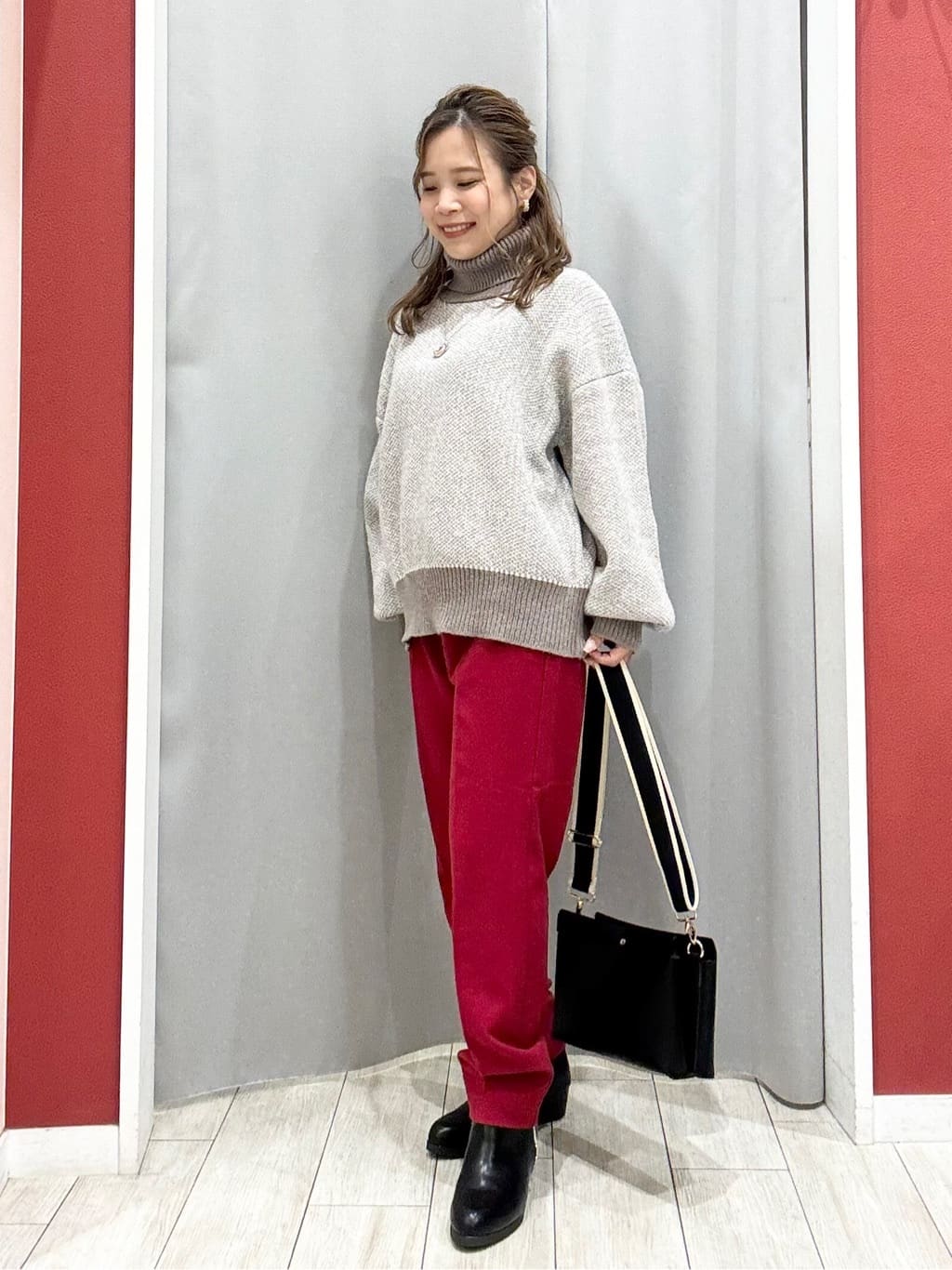 shioさんの「SHOO･LA･RUE｜【洗濯機可/S-LL】美脚見え あったか裏起毛 テーパードパンツ」を使ったコーディネート