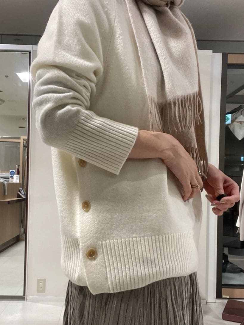 IWAMOさんの「UNTITLED｜【重ね着もおすすめ/洗える】ウールカシミヤ クルーネックニット」を使ったコーディネート