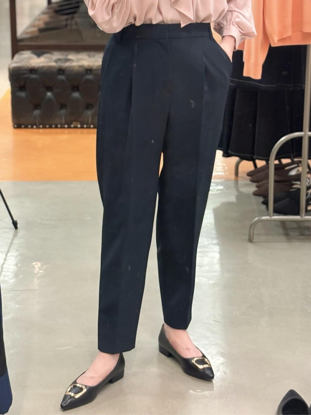 しばさんの「THE SHOP TK｜【通勤・きちんと見えに】ダブルクロス ペプラムジレ/セットアップ可」を使ったコーディネート