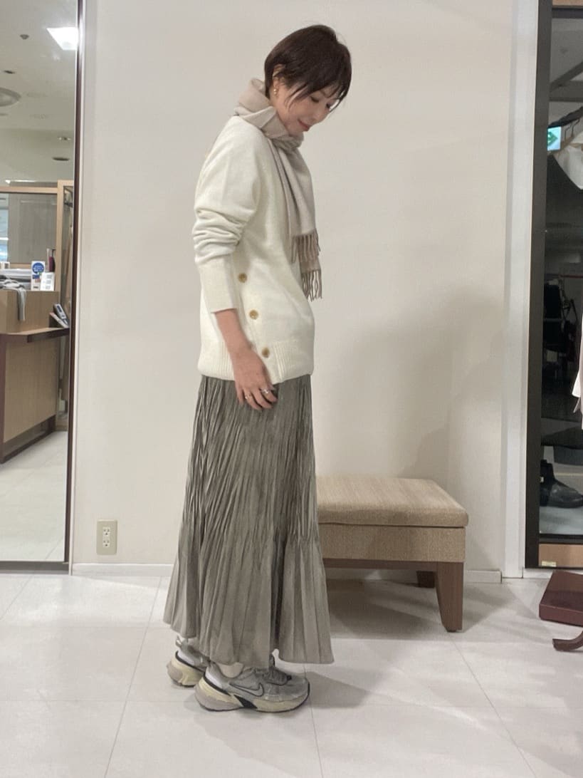 IWAMOさんの「UNTITLED｜【重ね着もおすすめ/洗える】ウールカシミヤ クルーネックニット」を使ったコーディネート