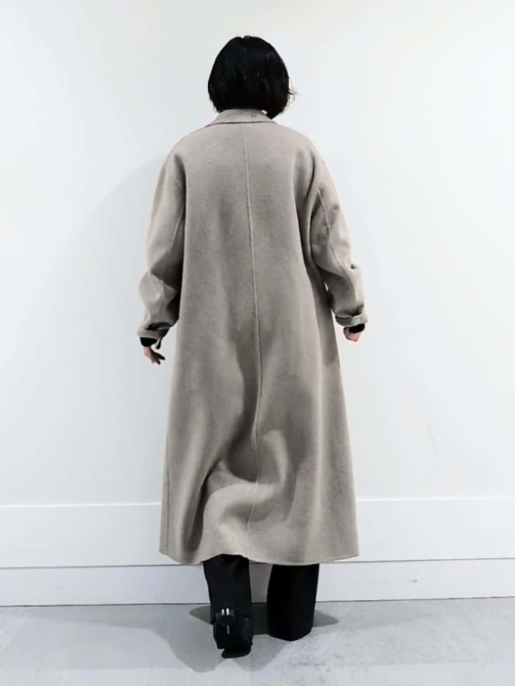 ミズタさんの「UNTITLED｜【ロング丈/軽やか】テーラード　リバーコート」を使ったコーディネート