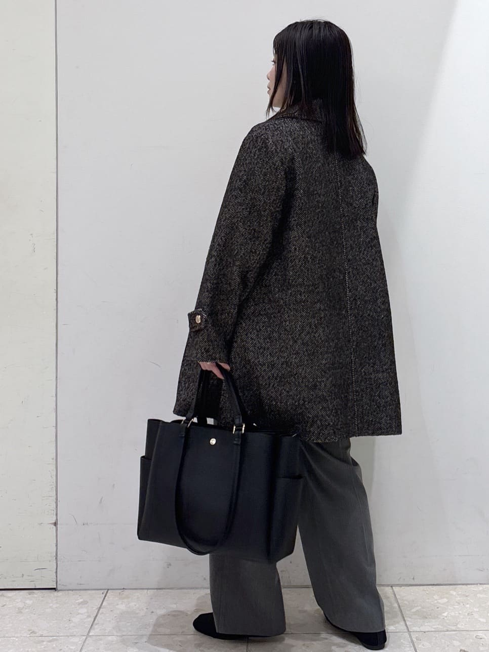mameさんの「OPAQUE.CLIP｜ヘリンボーンステンカラーコート」を使ったコーディネート
