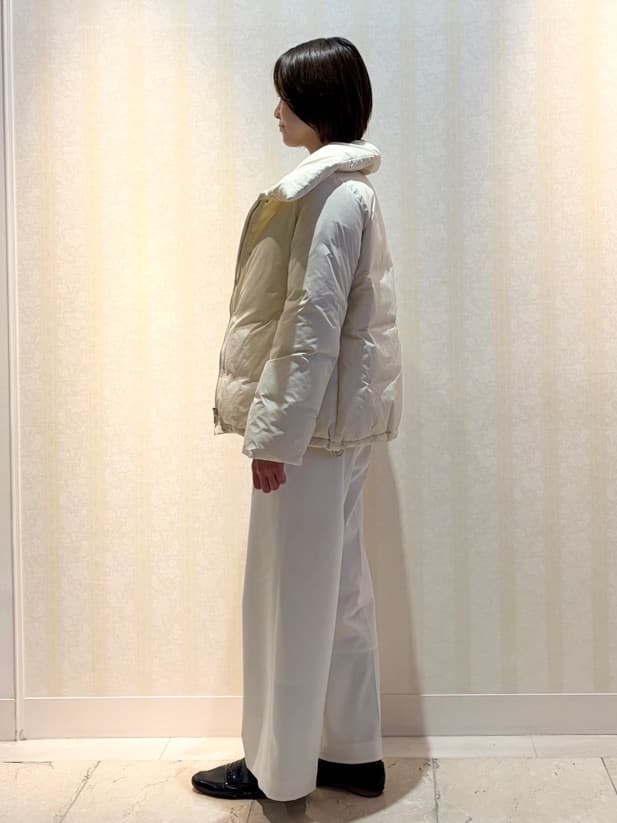 hikaruさんの「INDIVI｜【撥水／洗える／デザイン衿】ステッチレス ショートダウンコート」を使ったコーディネート