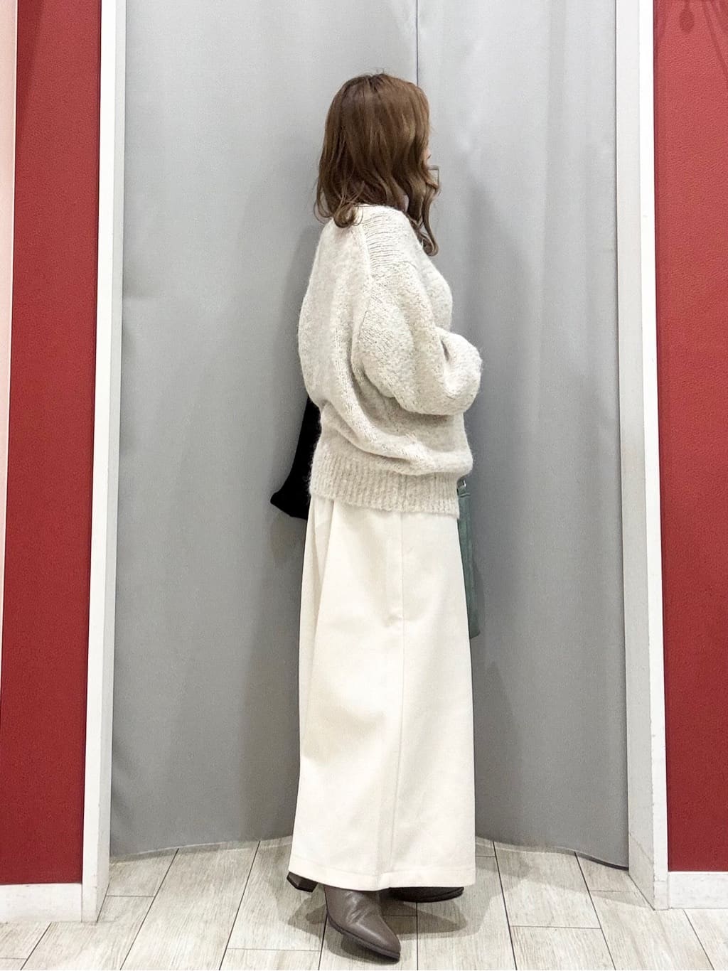 shioさんの「SHOO･LA･RUE｜【洗濯機可/S-LL】上品にキラリと華やぐ スパンコールニット」を使ったコーディネート