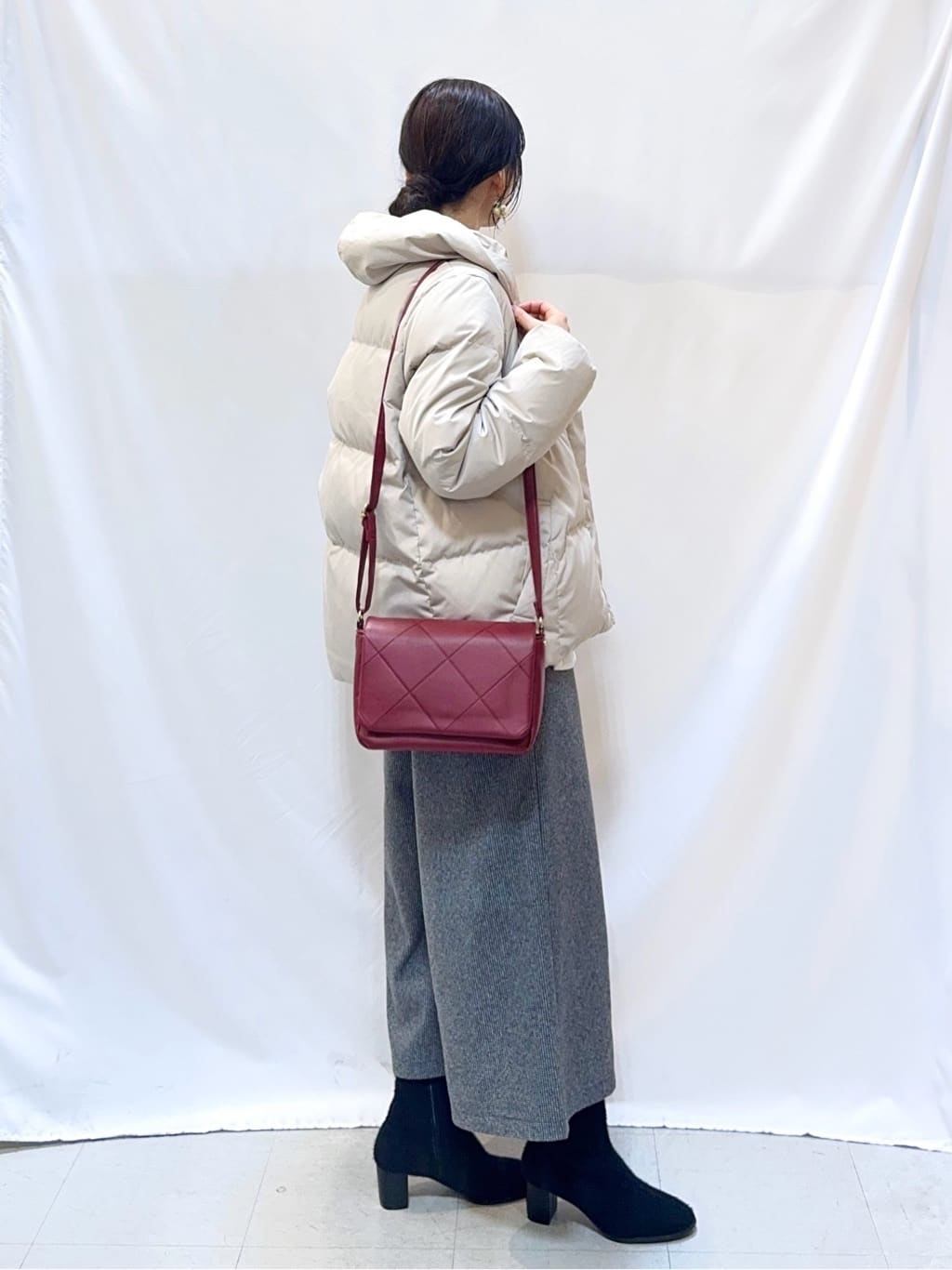 𝐇𝐢𝐫𝐨𝐦𝐢さんの「SHOO･LA･RUE｜【2点セット/洗濯機可/S-LL】着回しがきく もちもちハイネックニット+裾シャツインナー」を使ったコーディネート