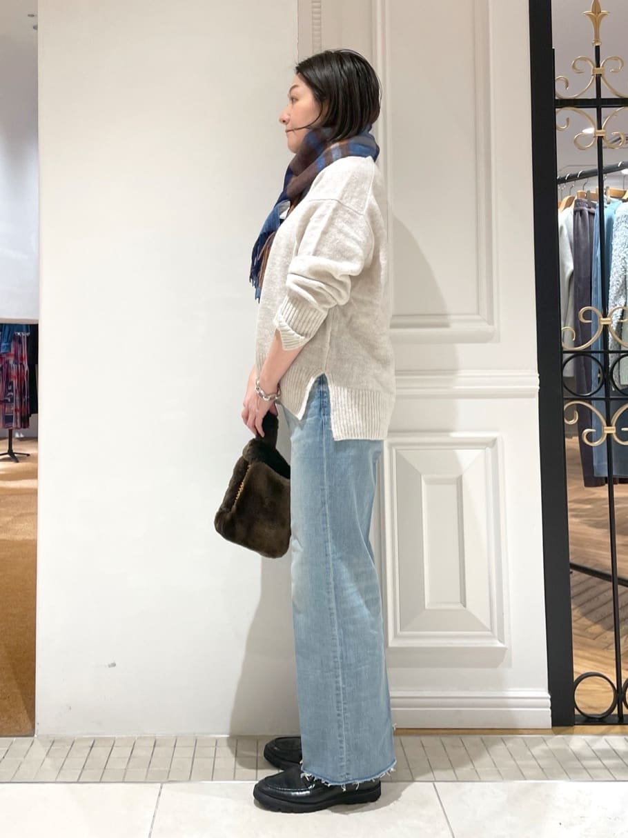 makiさんの「DRESSTERIOR｜アルパカブレンドVネックニット」を使ったコーディネート