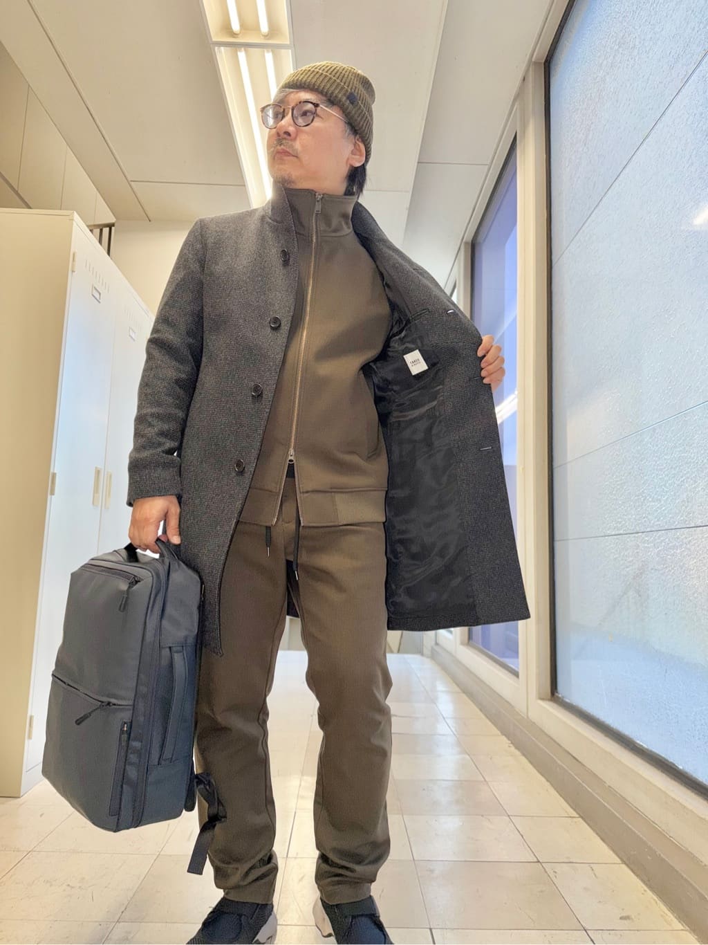 MAKOTO AIさんの「TAKEO KIKUCHI｜カシミヤブレンド ビーバー調ピンヘッドスタンドカラーコート」を使ったコーディネート