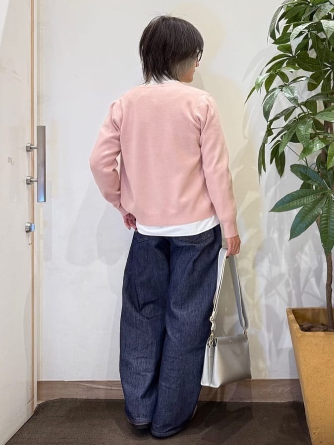 misakiさんの「SHOO･LA･RUE｜【SHOO・LA・RUE DENIM/高レビュー】ゆるっと決まる こなれカーブデニムパンツ」を使ったコーディネート