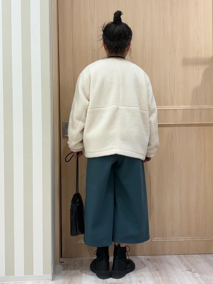 モランさんの「SHOO･LA･RUE｜【洗濯機可】即サマになる ノーカラー ボアブルゾン」を使ったコーディネート