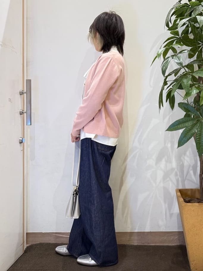 misakiさんの「SHOO･LA･RUE｜【SHOO・LA・RUE DENIM/高レビュー】ゆるっと決まる こなれカーブデニムパンツ」を使ったコーディネート