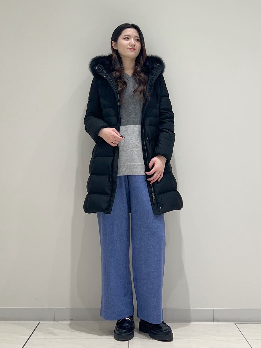 T.Kさんの「INDIVI｜【洗える／チュニック丈／カシミヤ混】スリットデザインVネックニット」を使ったコーディネート