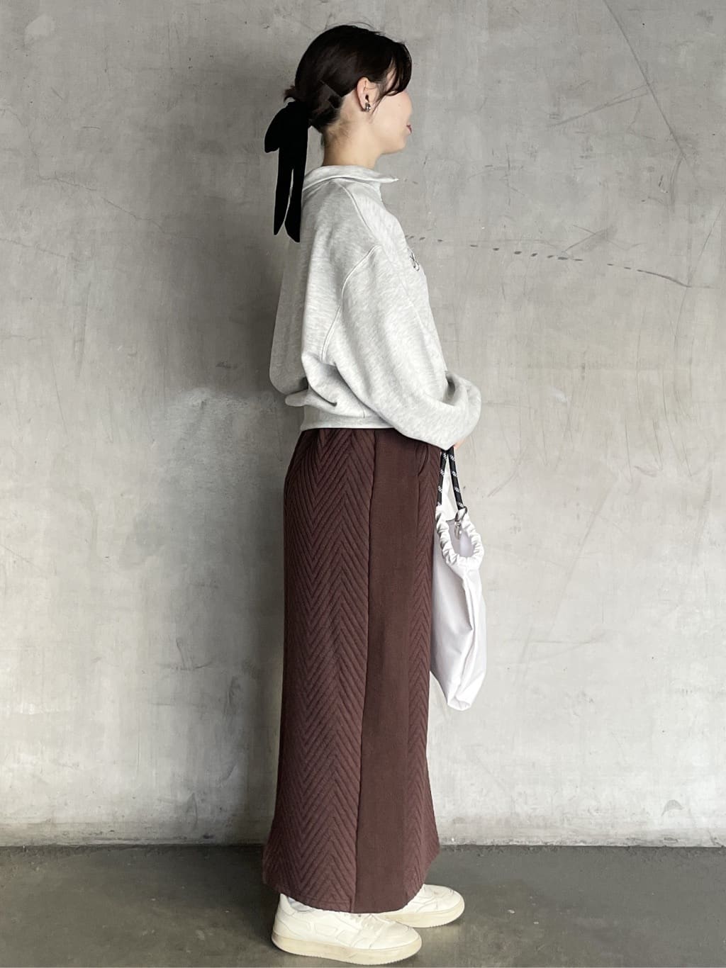 tomokoさんの「OPAQUE.CLIP｜【軽量/A4対応】ロープハンドルドロストミドルトートバッグ」を使ったコーディネート